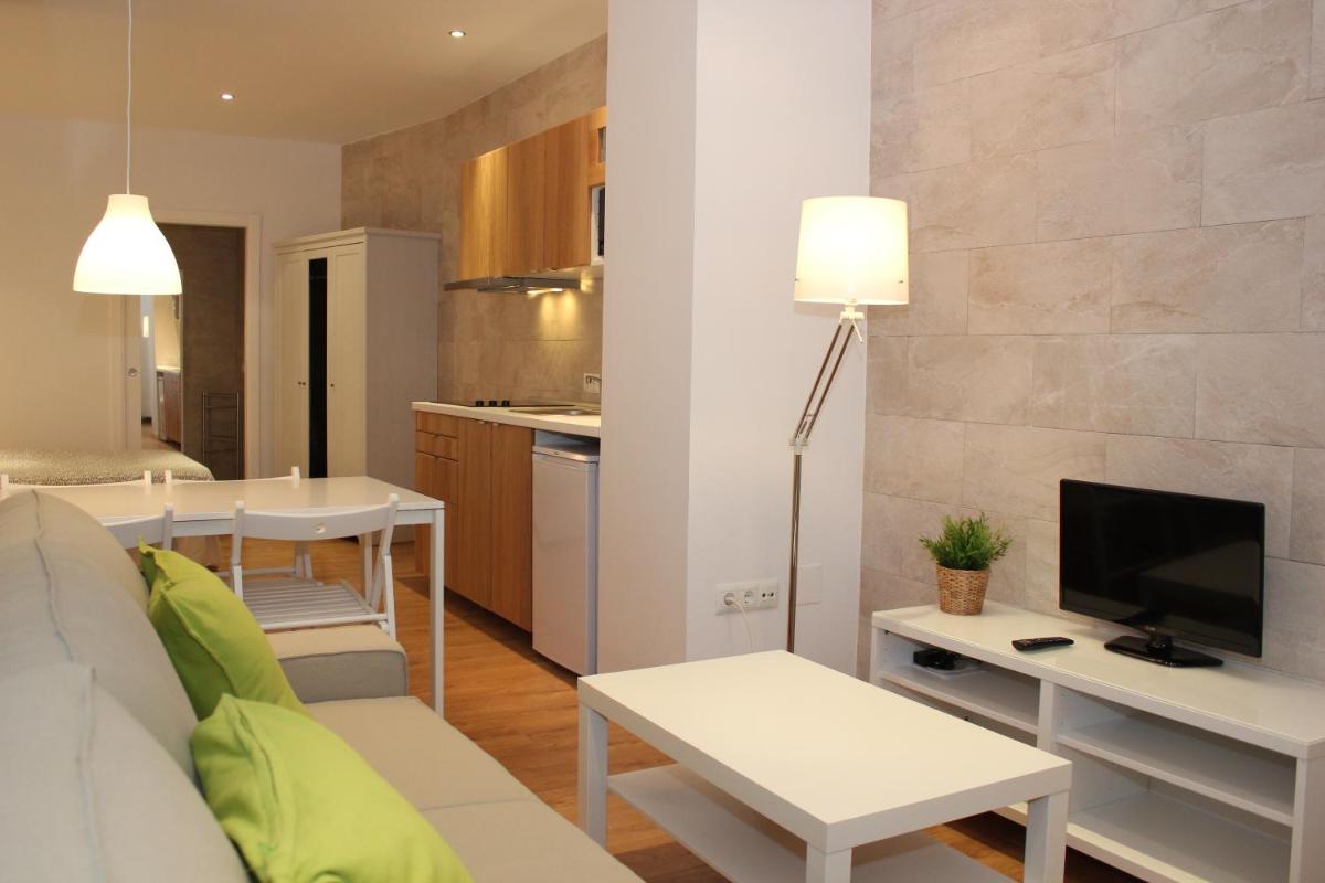 Apartamentos Clavero - Housity