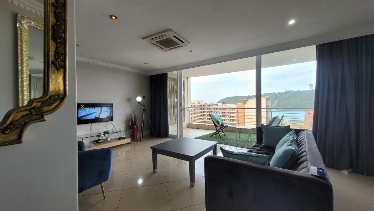 Accommodation Front - The Sails C6-18 - Housity