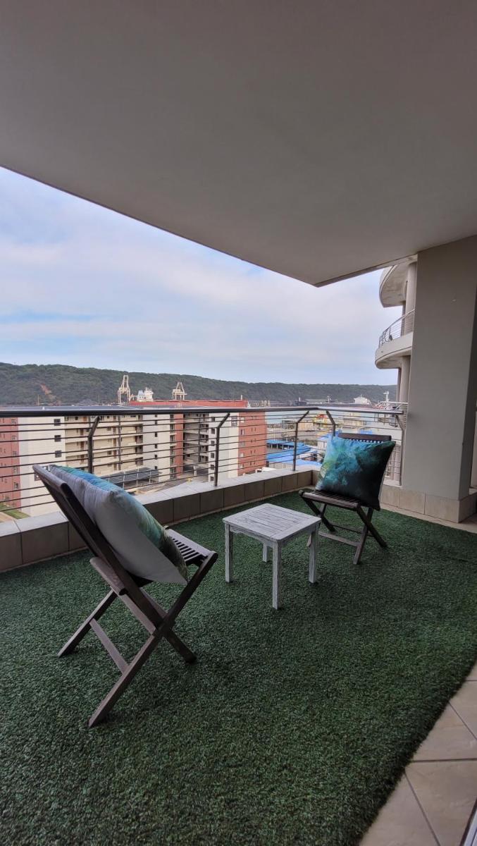 Accommodation Front - The Sails C6-18 - Housity