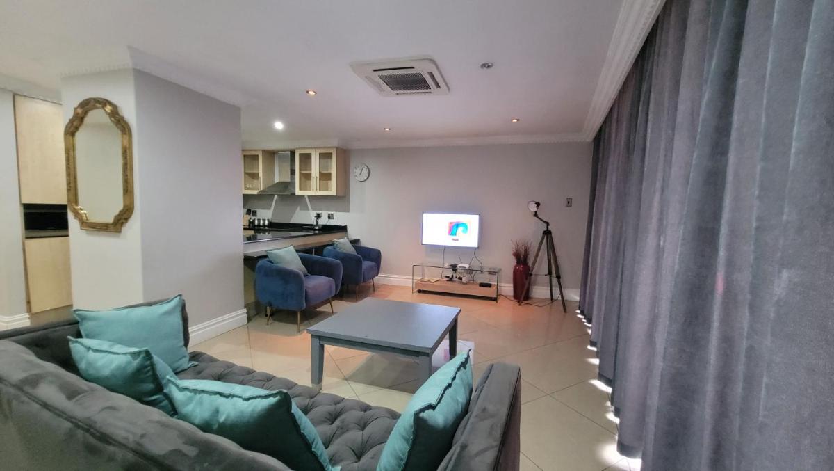 Accommodation Front - The Sails C6-18 - Housity