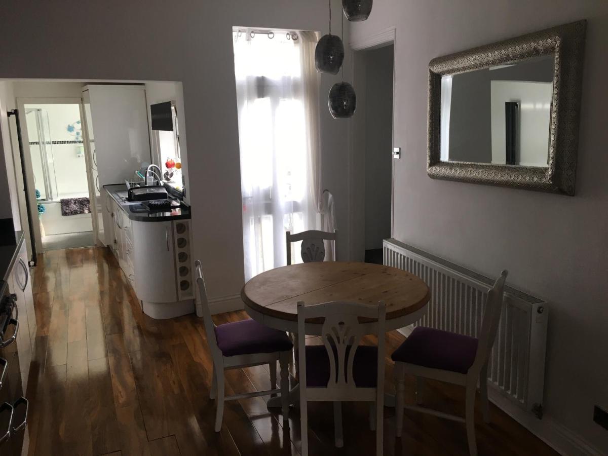 Darlington Chuch End Town House with 2 Bedrooms - Housity