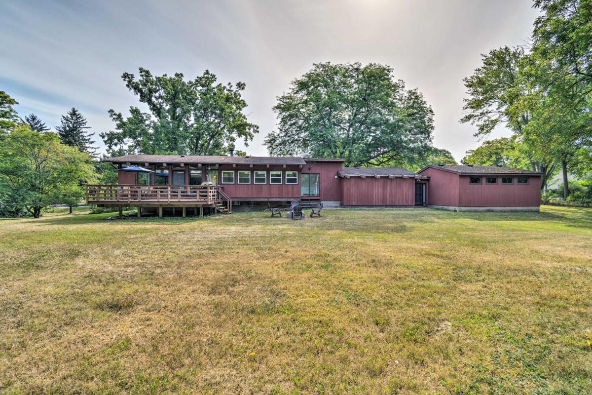Webster Home w/ Golf Simulator on 2 Acres! - Housity