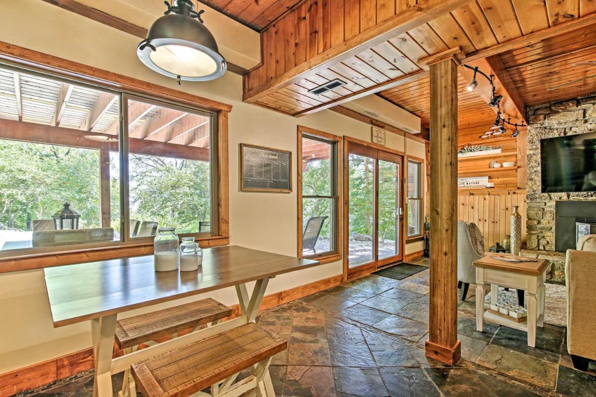 Walk to Tuttle Creek Lake Secluded Scenic Retreat - Housity