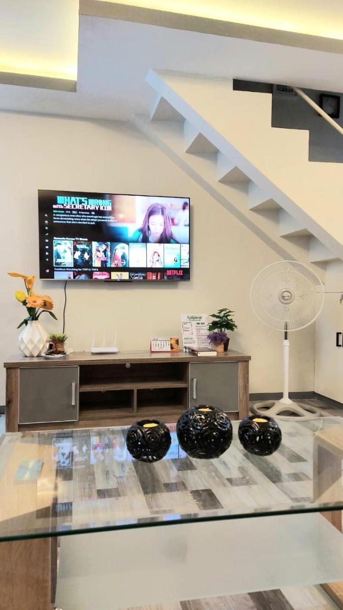 MAJESTIC 2 BR TOWNHOUSE - near AQUA PLANET & CLark Airport - TRP8 - Housity