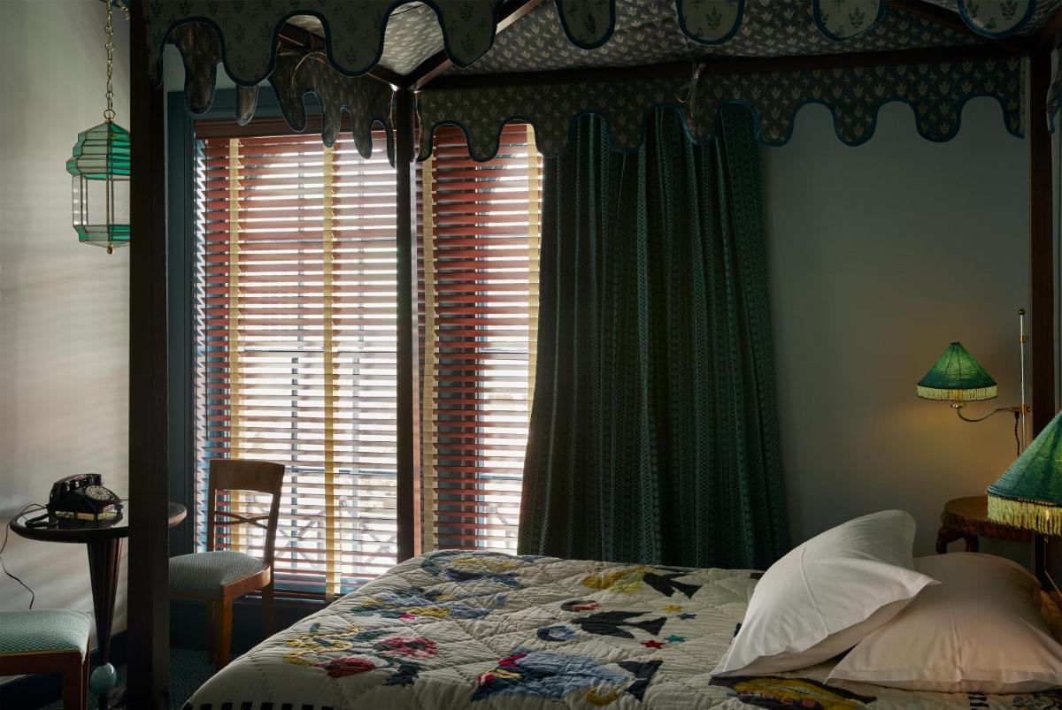 Ulysses, an Ash Hotel - Housity
