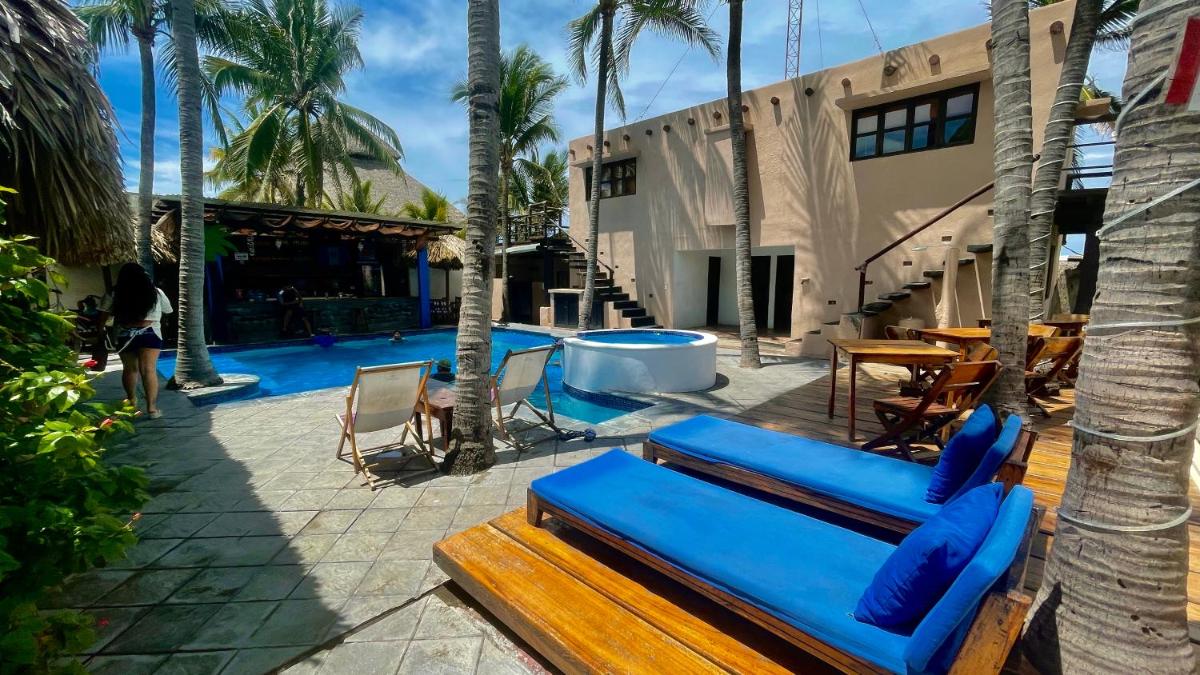Johnnys Place Hotel - Housity
