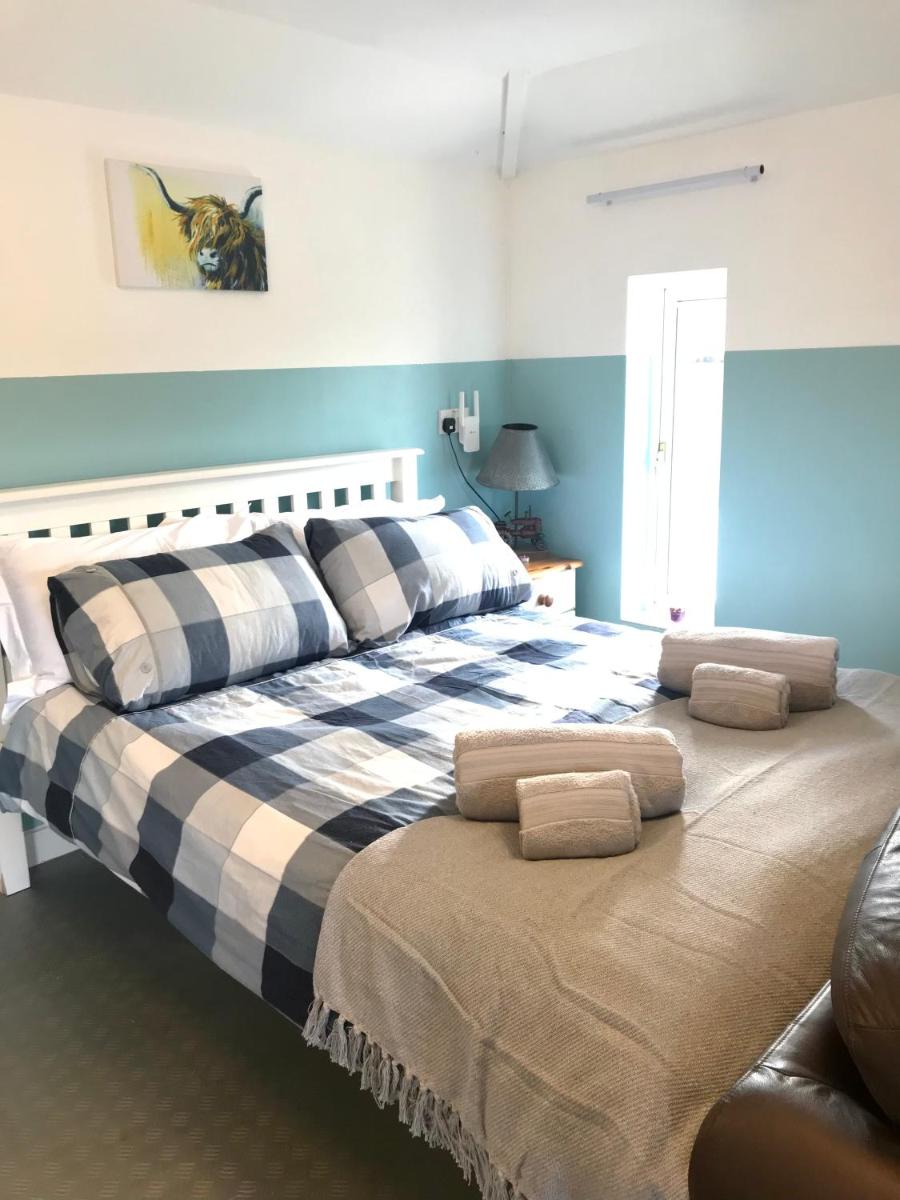 Allspheres Farm Holidays Studio Apartment in the Heart of a Working Farm - Housity