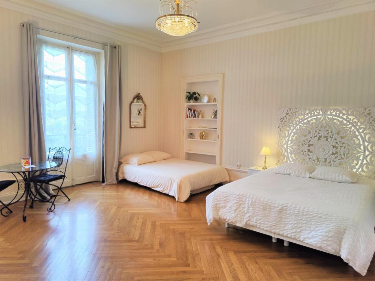 Grand studio 38m2 dans ancien palace avec piscine et place de parking privée - Housity