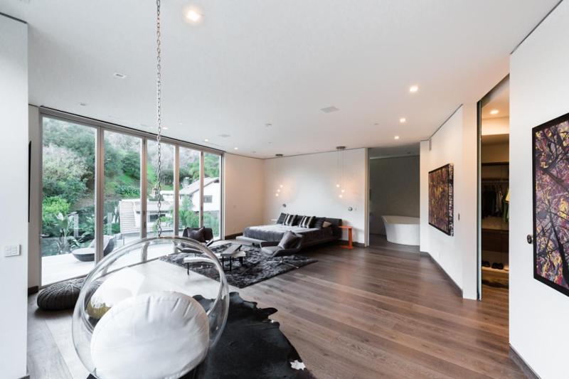 Modern Architectural Masterpiece In Prime Bel Air - Housity