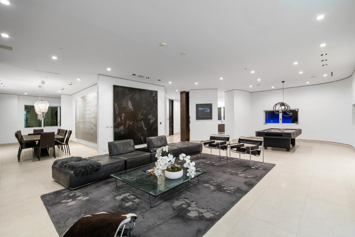 Modern Architectural Masterpiece In Prime Bel Air - Housity