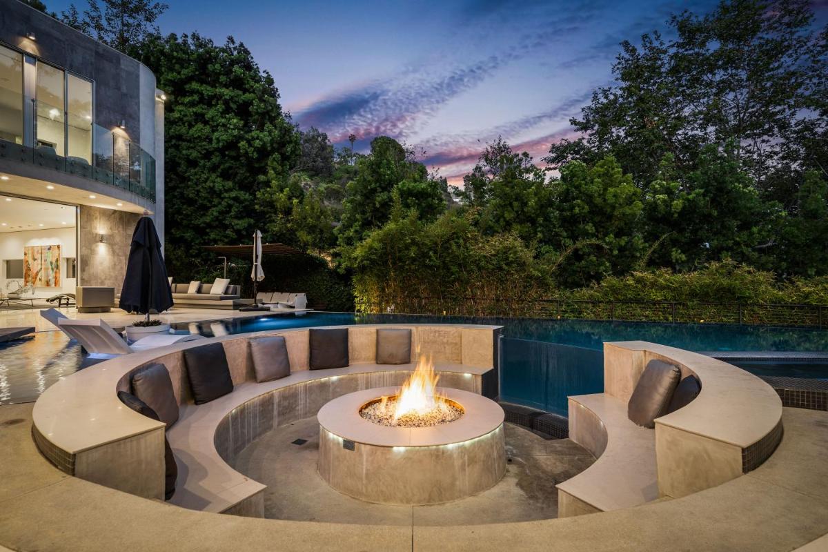 Modern Architectural Masterpiece In Prime Bel Air - Housity