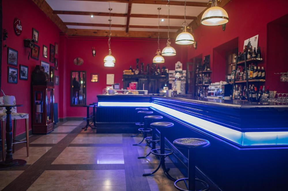 El salón o zona de bar de Balneario de Corconte