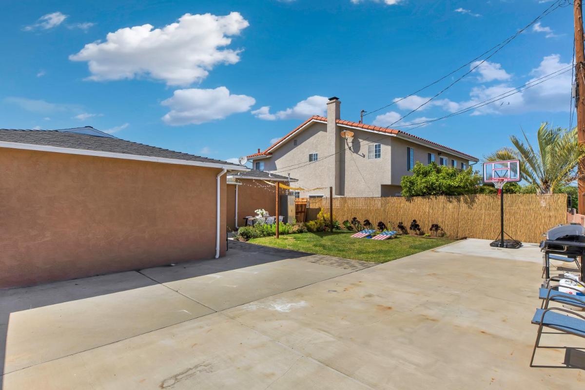 LUX -- A Perfect Home in South Bay 10 Mins to Beaches - Housity
