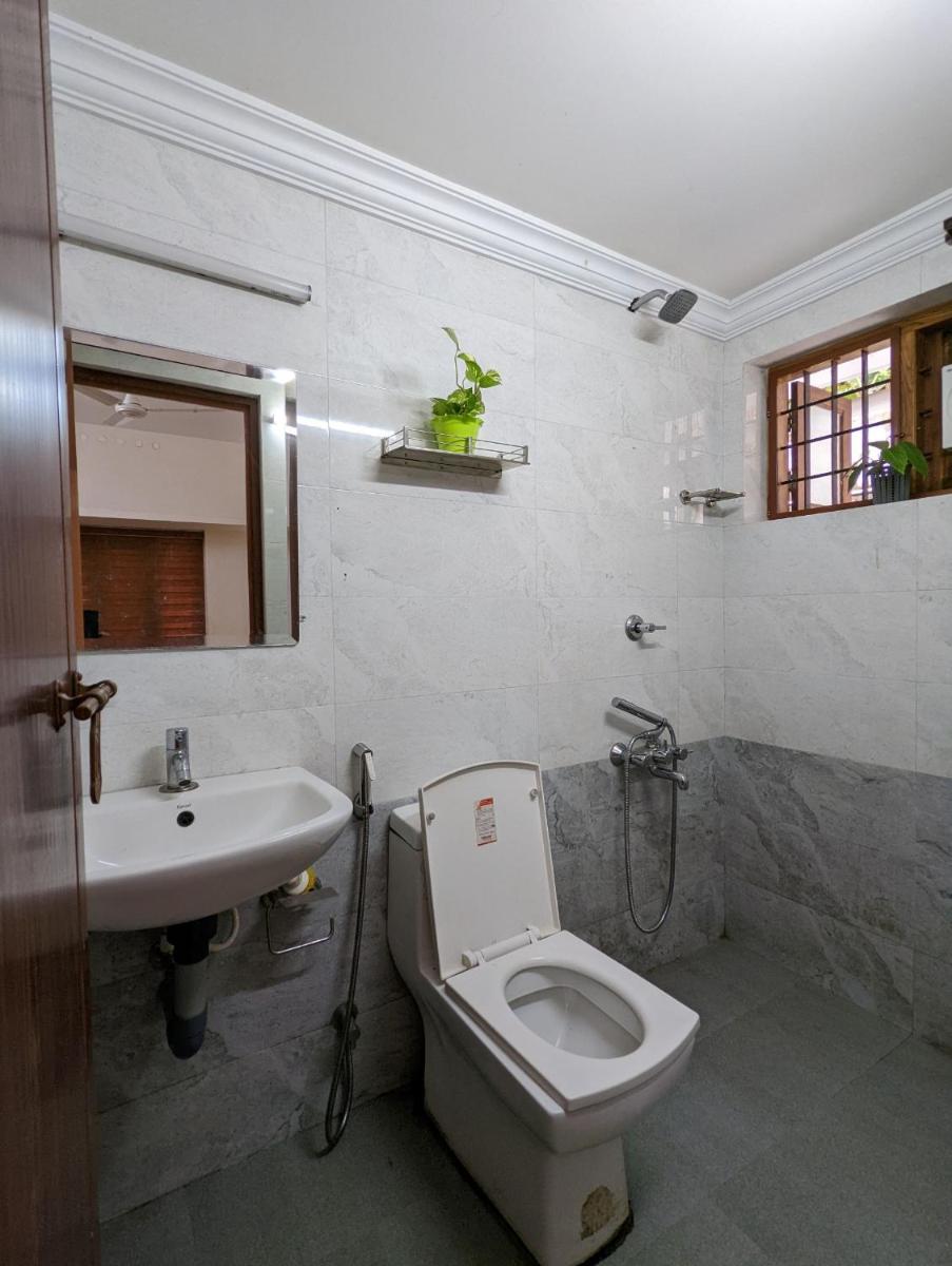 1 Bedroom facing paddy fields Pullur, Irinjalakuda - Housity