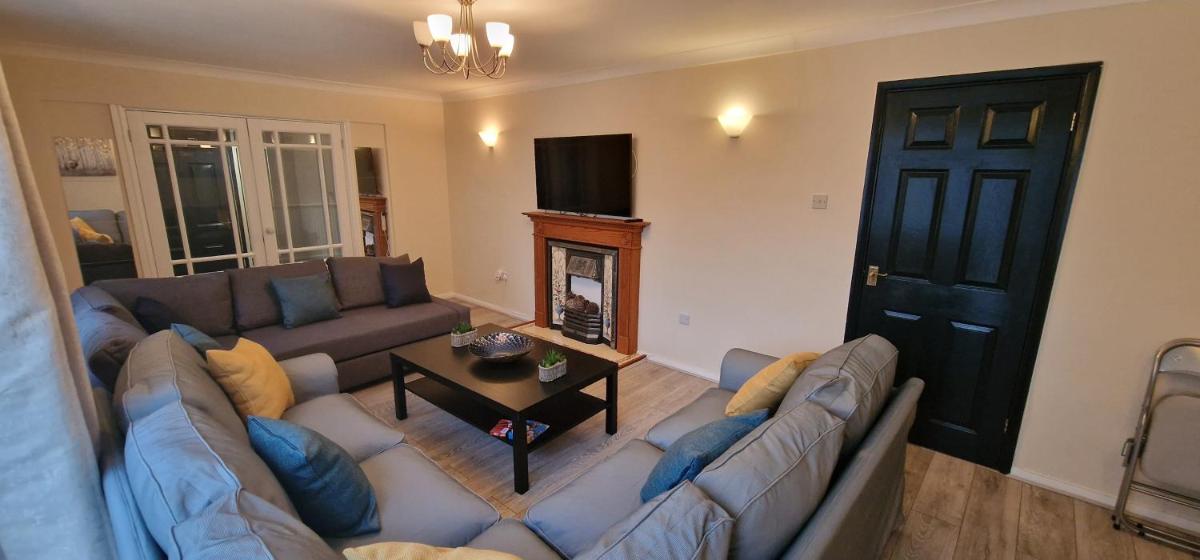 Shirley L, Milton, Cambridge, 4 BR House, Newly Refurbished - Housity