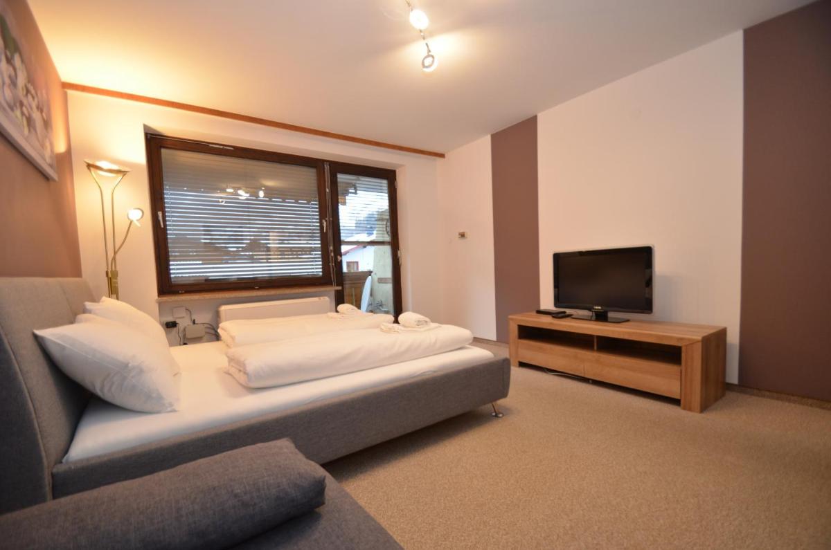 Studio 13 - by Four Seasons Apartments - Housity