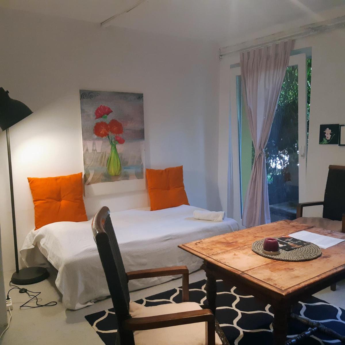 Fassbinder Klause mit Mini-Terrasse - Housity