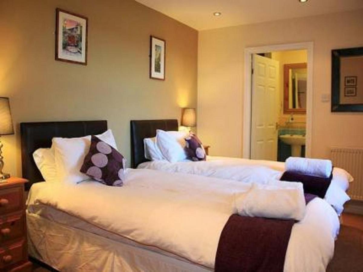 The Crossroads Inn - Housity