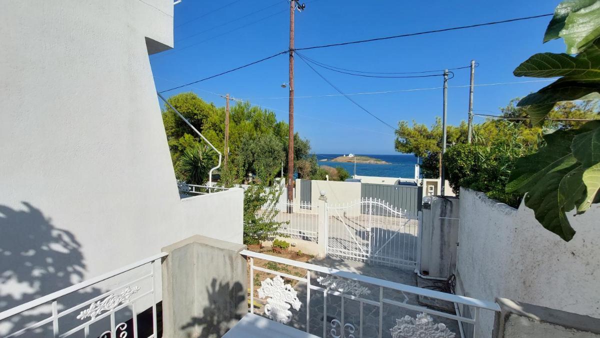 Periklis Beach house - Housity