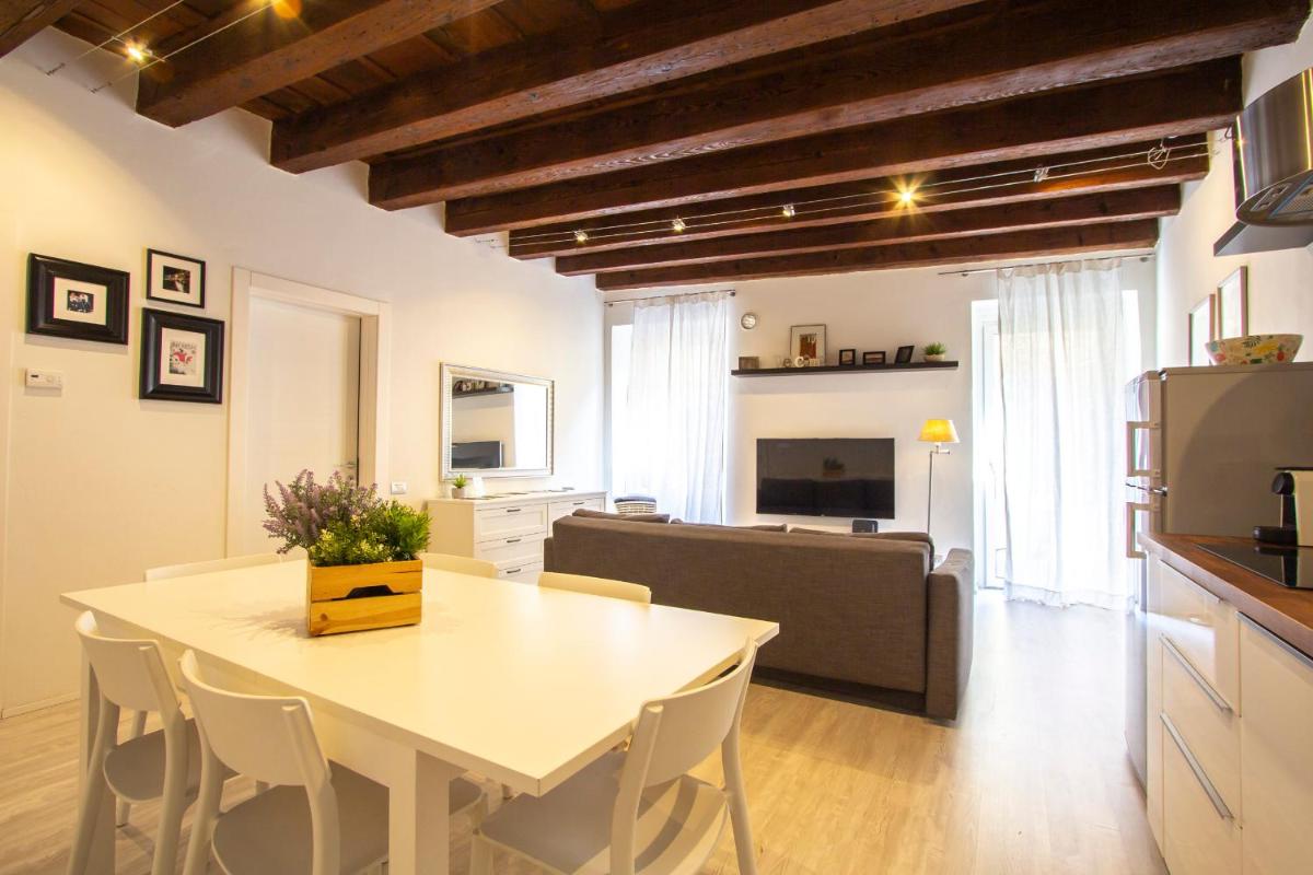 Madame Verona - Housity
