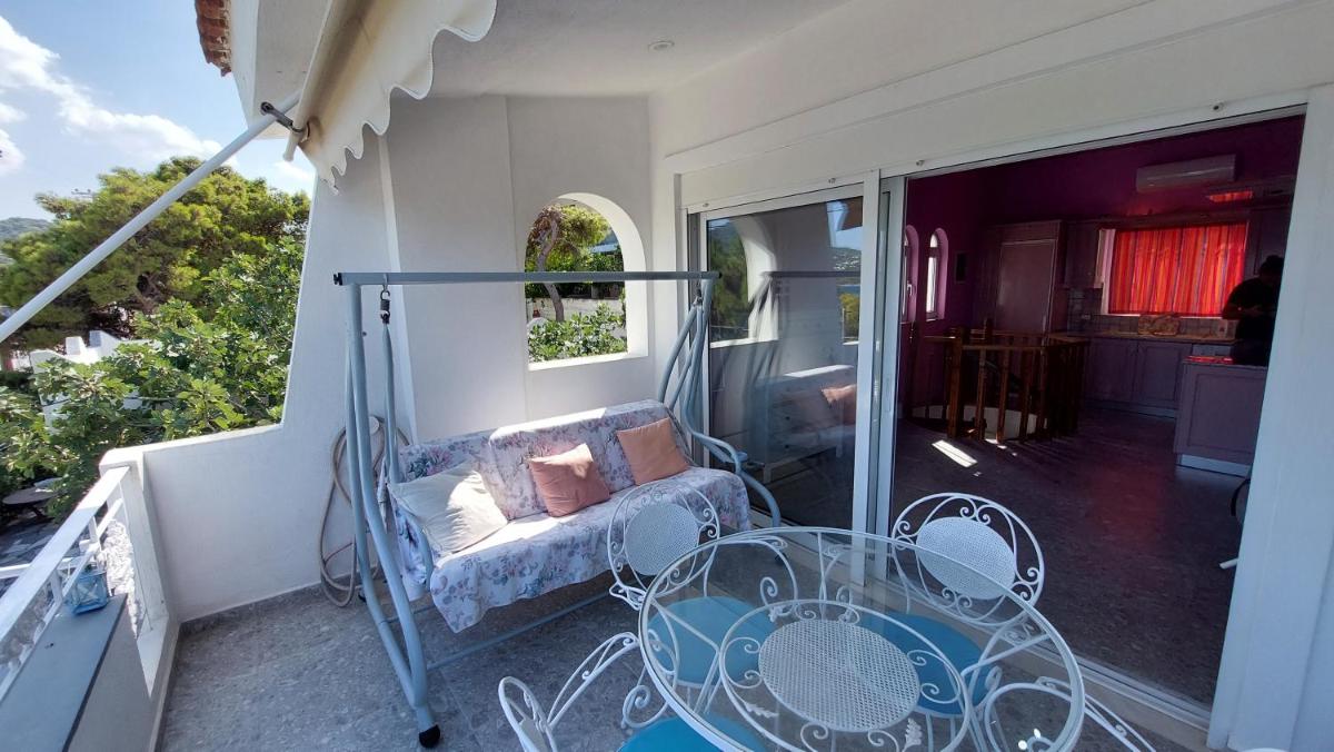 Periklis Beach house - Housity