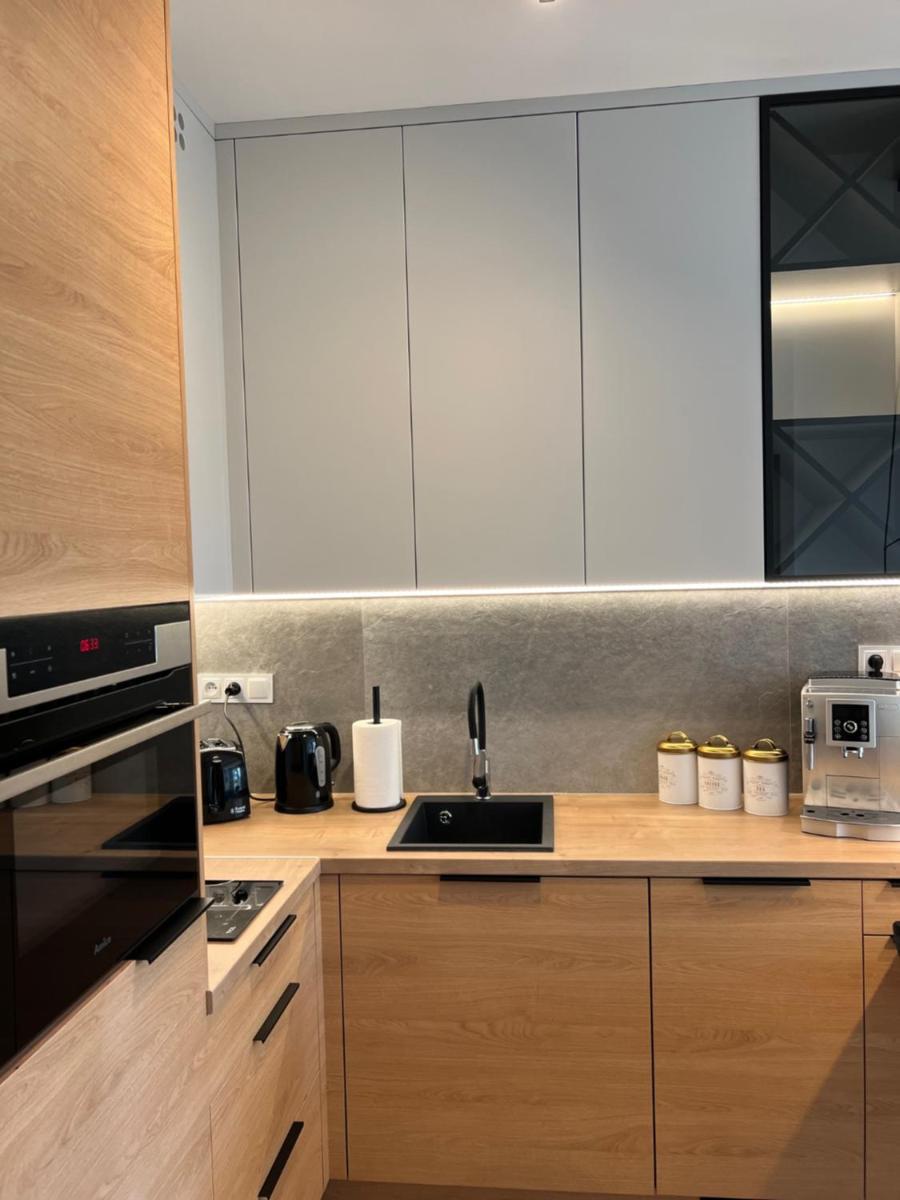 Family & Business Elegant Apartments ul Lotnicza Centrum Galeria Korona - 1 Bedroom, Terrace, Air Conditioning, Garage - NEW! - Housity