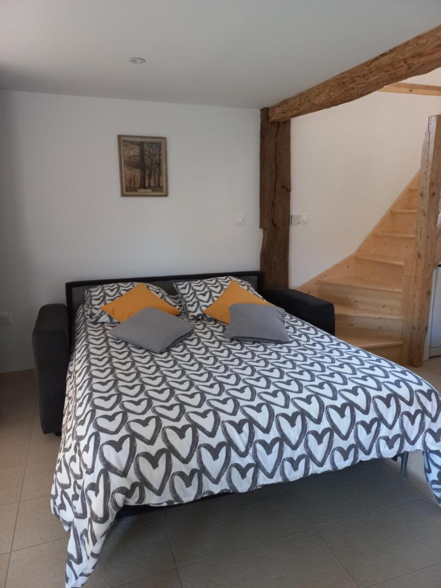 Gîte de l'Abbatiale,3 étoiles, dans une grange du XVIIIème ,1 à 6 personnes - Housity