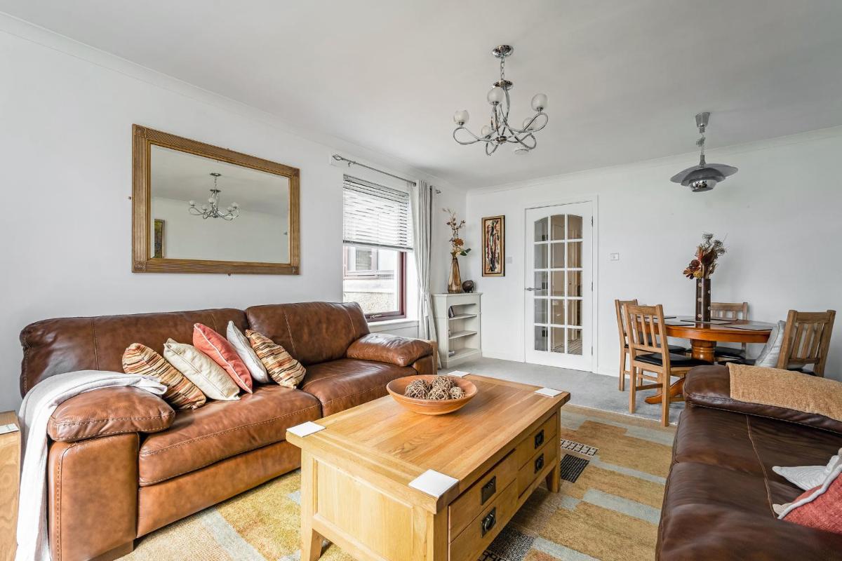Penthouse Seafront Largs - Housity