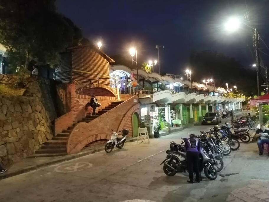 Alojamiento independiente en sector colonial - Housity