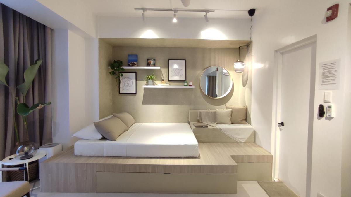 Pico de Loro - Stylish Condo by HabiSpace at Jacana A - Housity