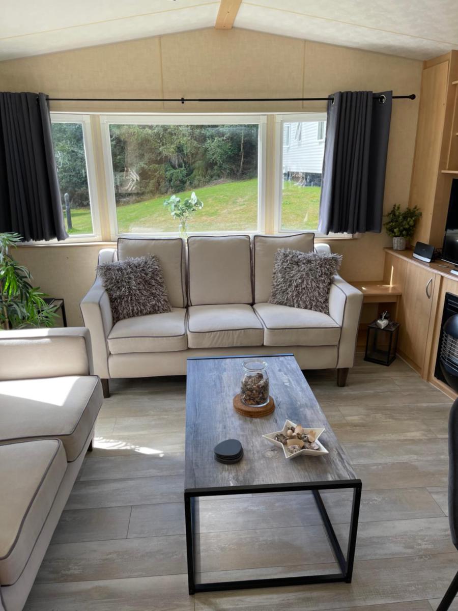 Percy Wood Lodge with Hot Tub near Alnwick - Housity