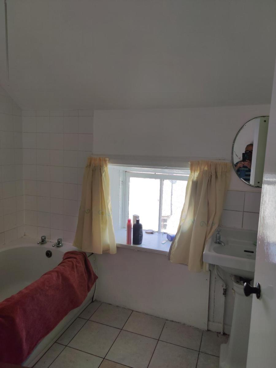 Lovely 4-Bed Apartment in Mullaghbawn Newry - Housity