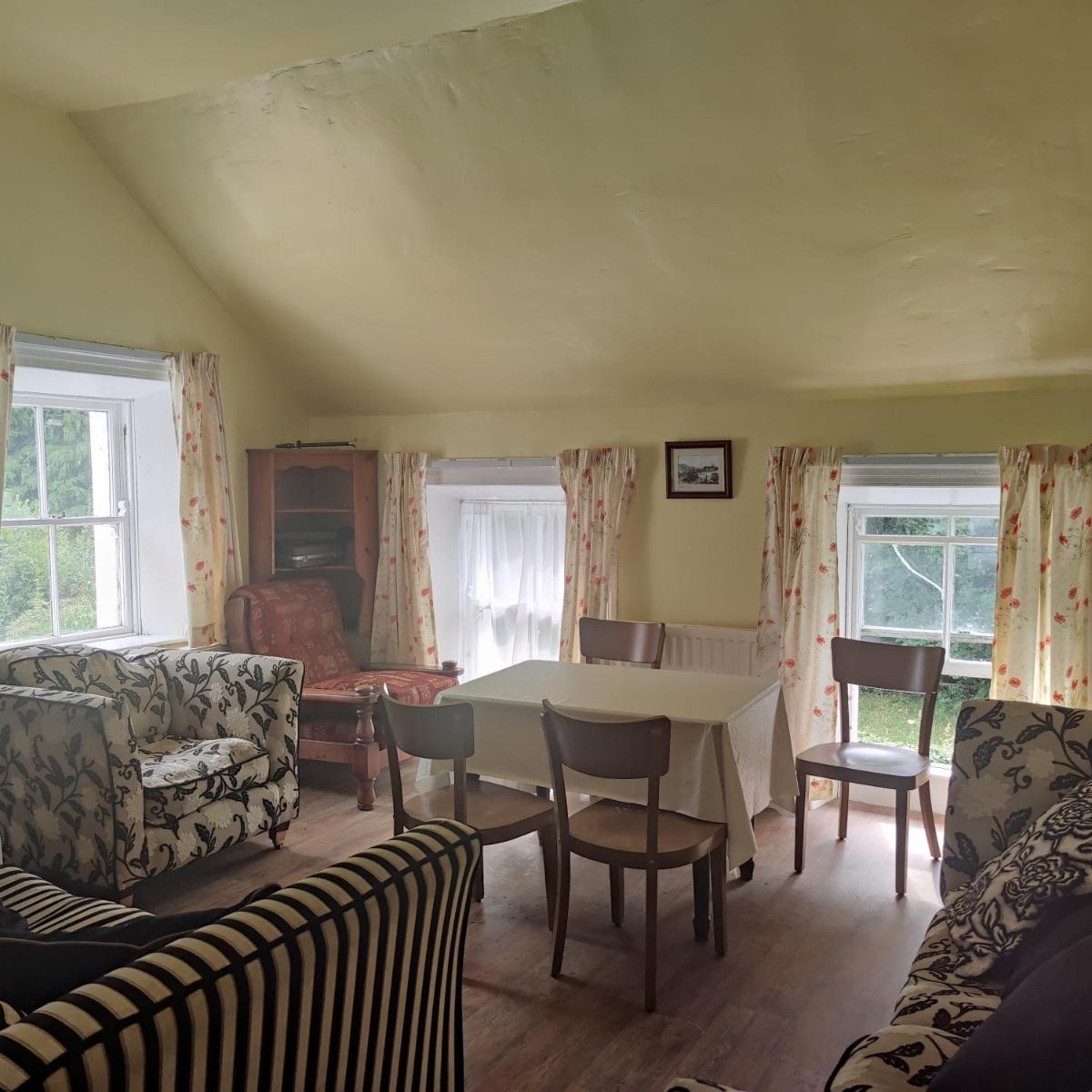 Lovely 4-Bed Apartment in Mullaghbawn Newry - Housity