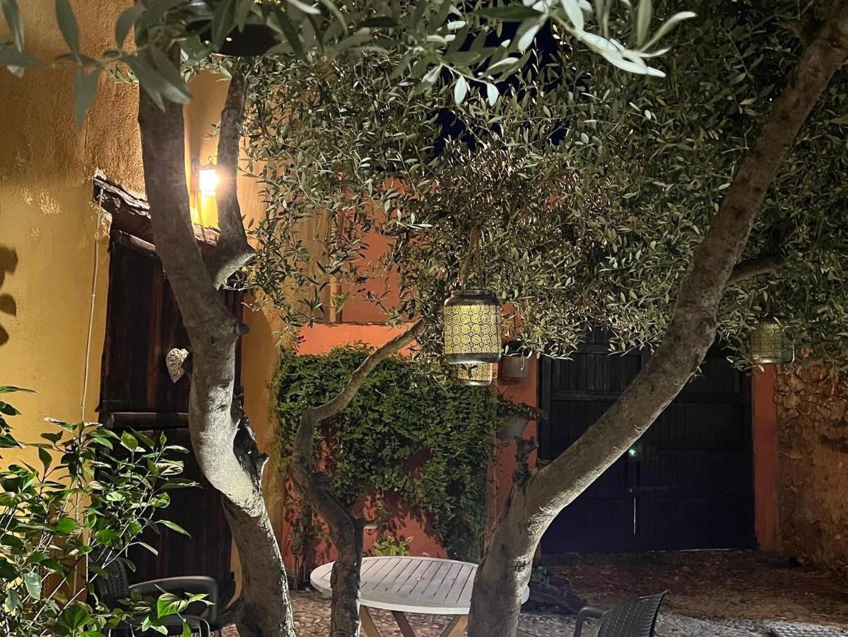 Jardín al aire libre en Les Vinyes Alojamiento Rural Boutique & SPA