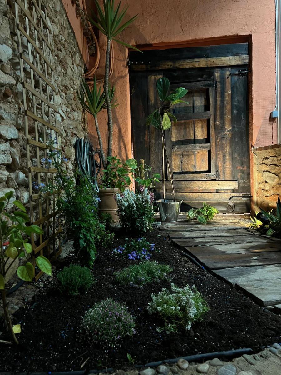 Jardín al aire libre en Les Vinyes Alojamiento Rural Boutique & SPA