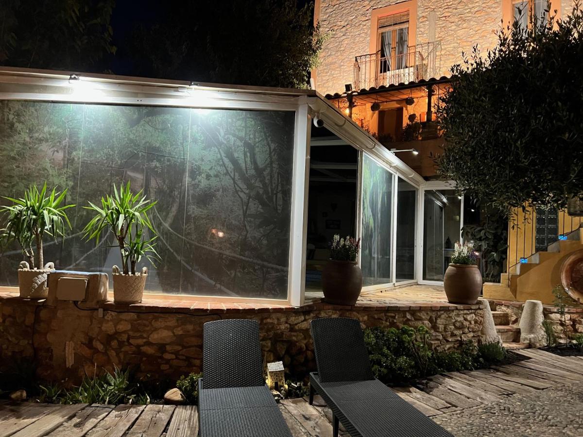 Jardín al aire libre en Les Vinyes Alojamiento Rural Boutique & SPA