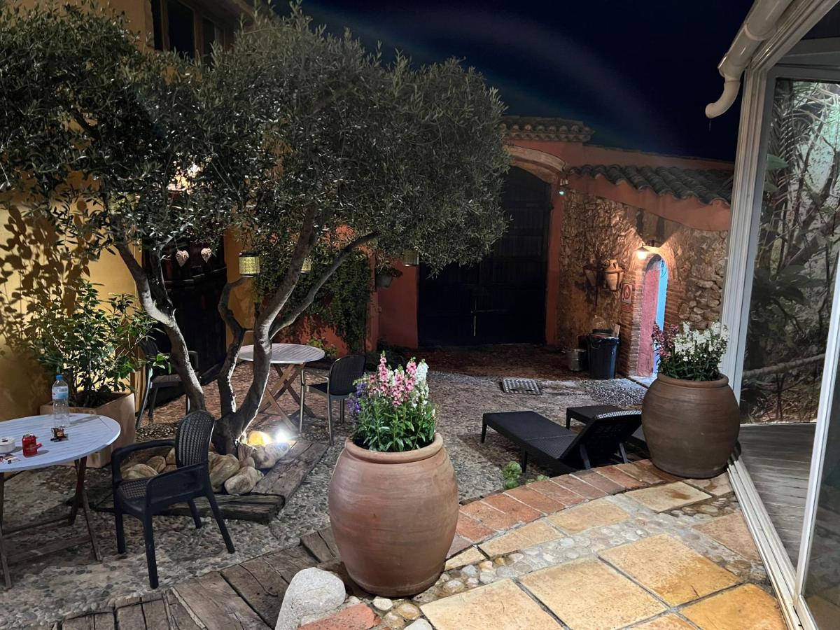 Jardín al aire libre en Les Vinyes Alojamiento Rural Boutique & SPA