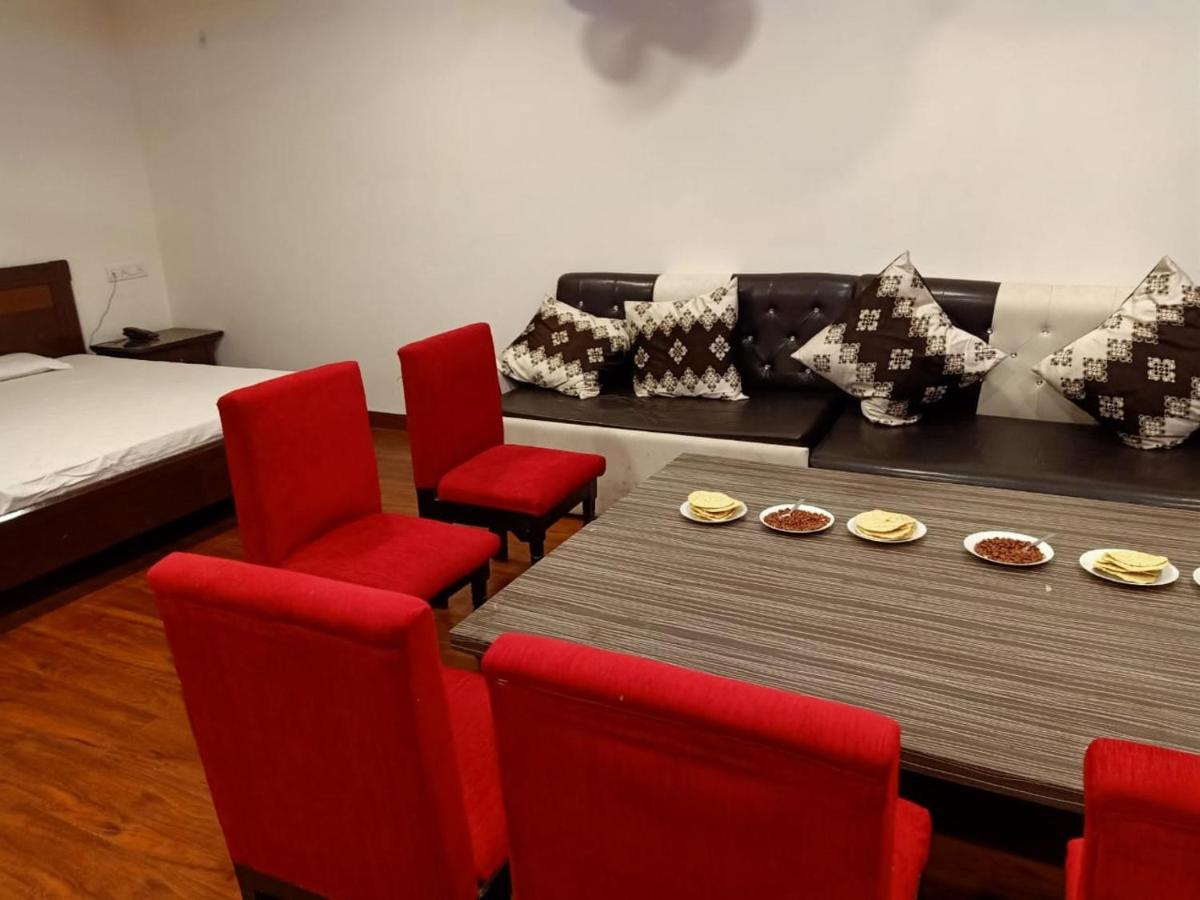 Hotel Vilas, Prayagraj - Housity