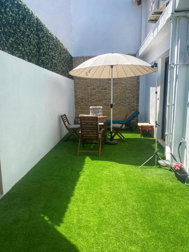Agradable adosado con zona de aparcamiento - Housity