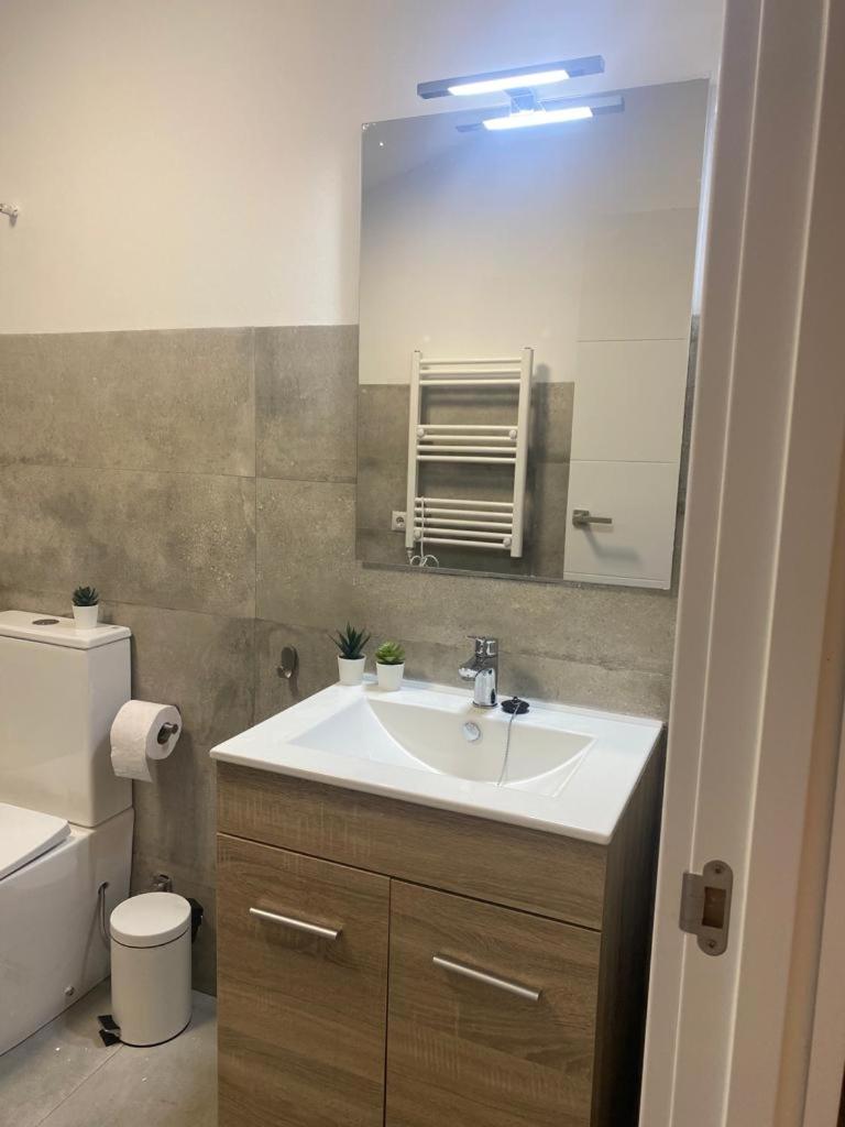 Agradable adosado con zona de aparcamiento - Housity