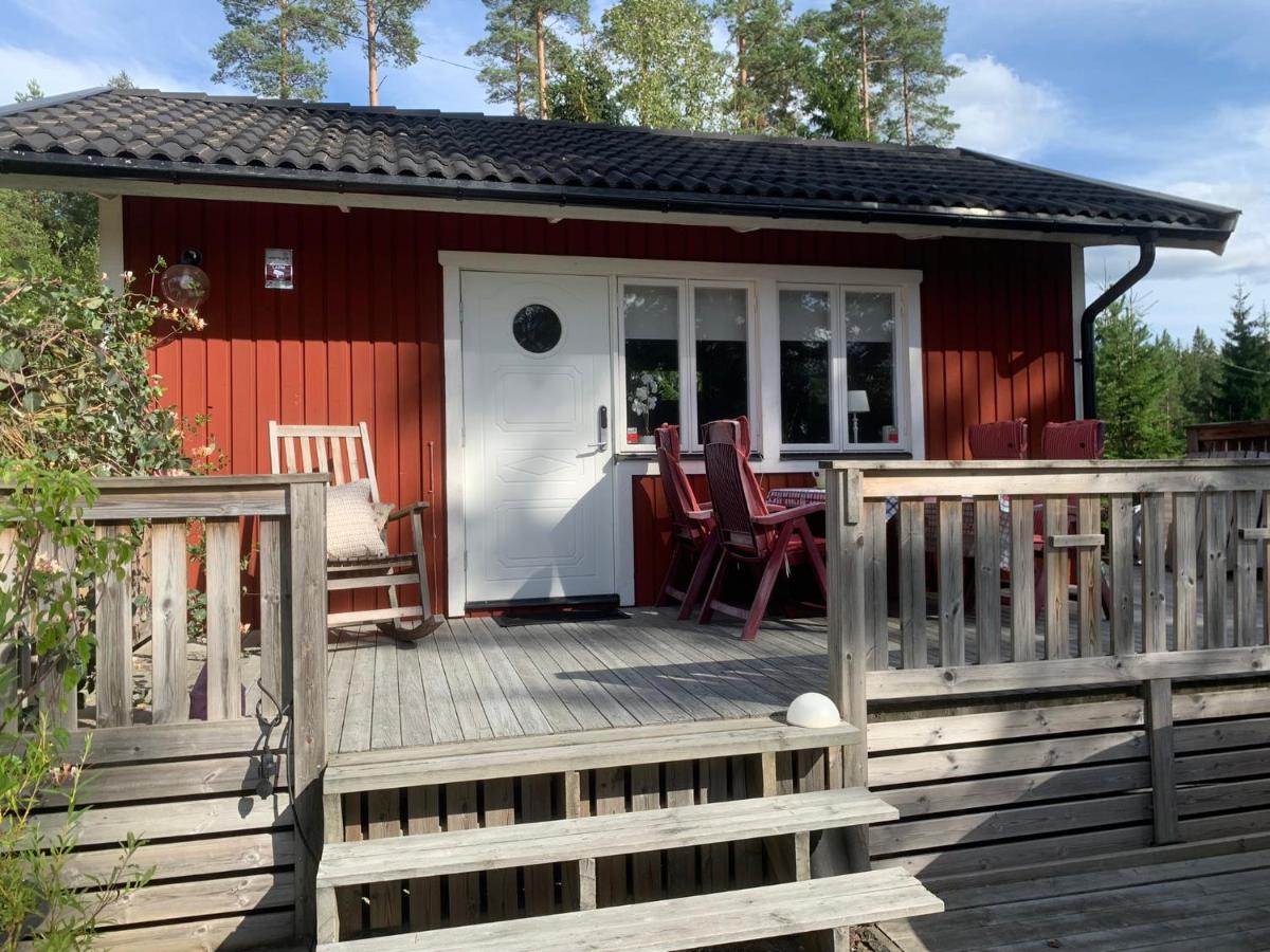 Egen Gäststuga med sjöutsikt - Housity