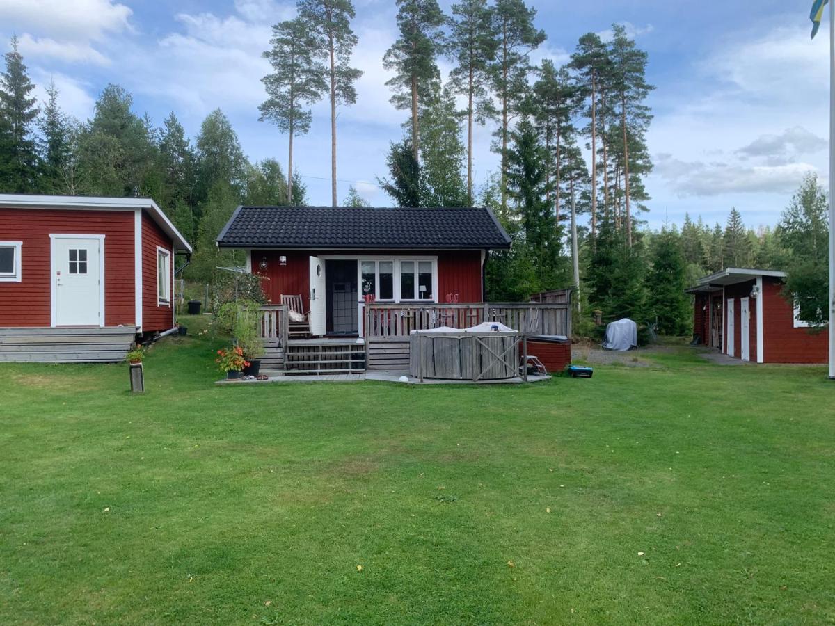 Egen Gäststuga med sjöutsikt - Housity