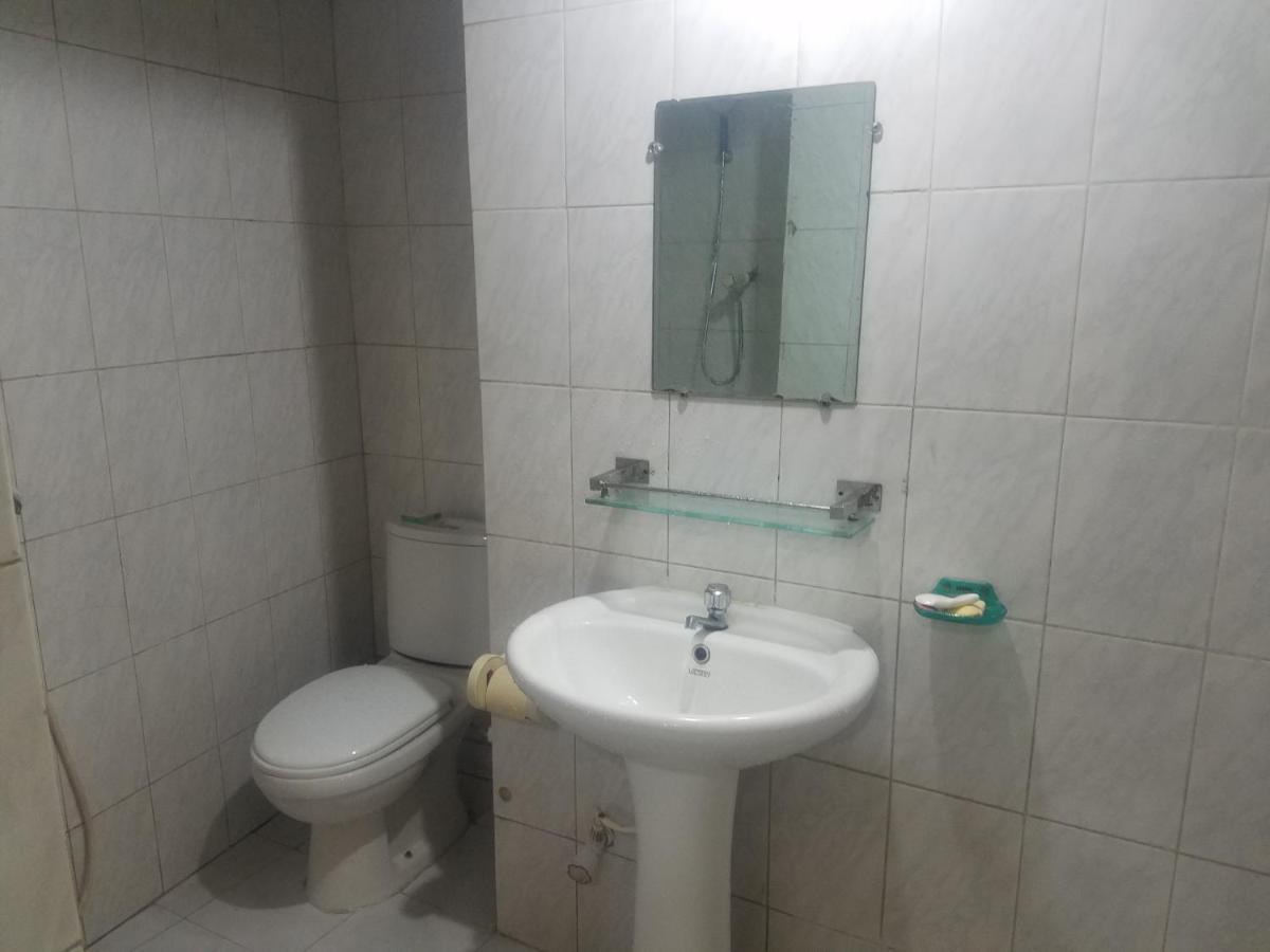 Affordable AC Room With Shared Bathroom in Naya Paltan Free WIFI - Housity