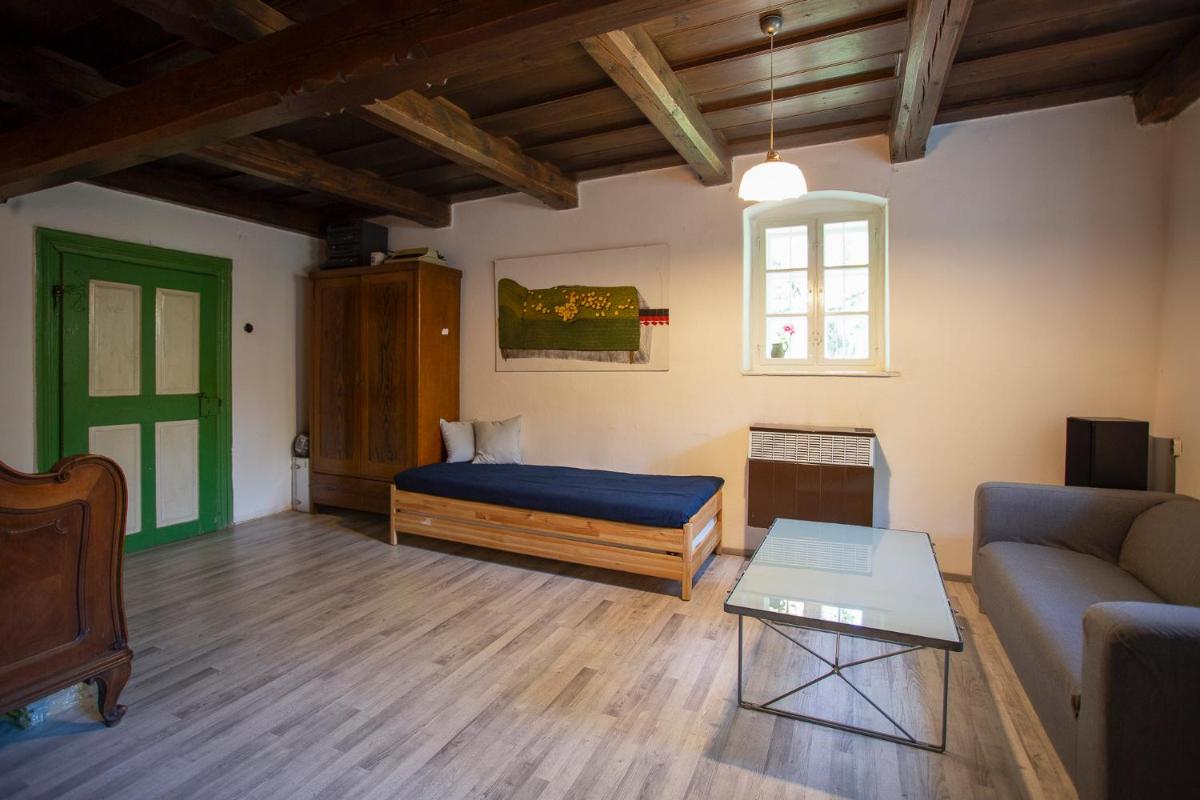 Romantická chalúpka na polosamote - Housity