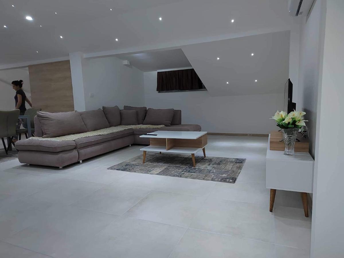 Anton Lux Apartment - Hizvo