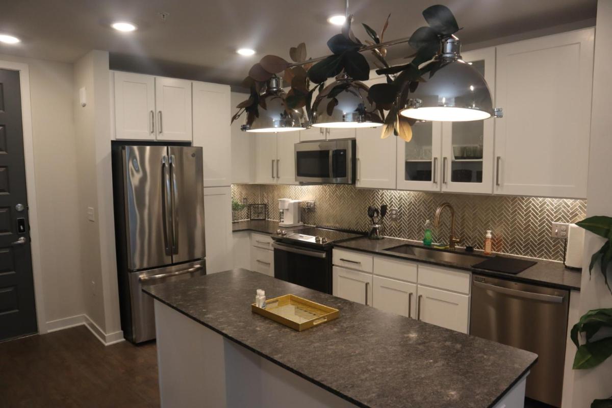 Luxury High-rise Condo Downtown Dallas - Housity
