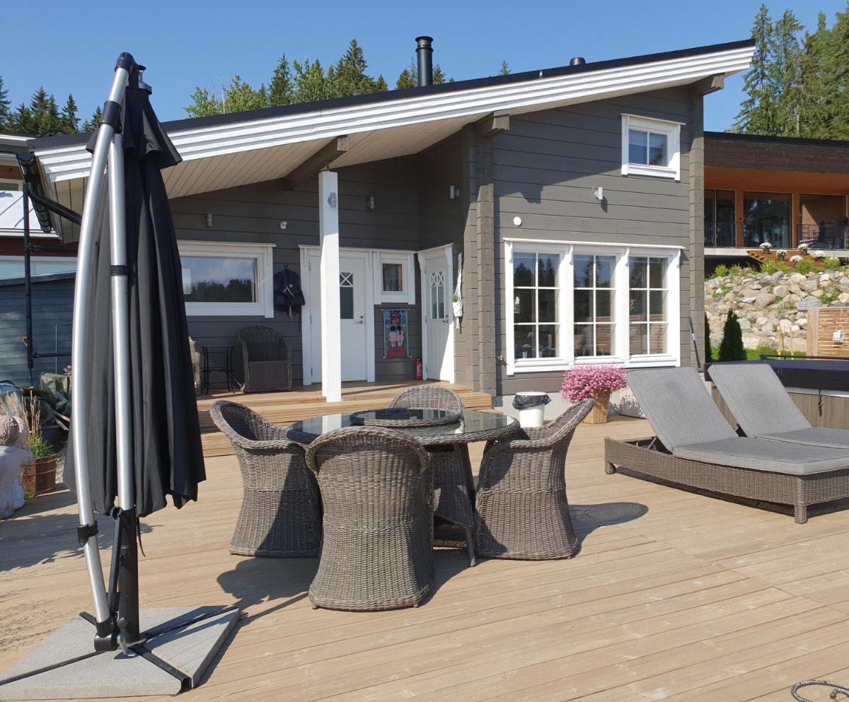 Stunning log cabin 45m2 on the shore of Kallavesi. - Housity