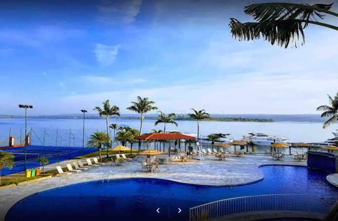 Charmoso Flat Lake Side - Housity