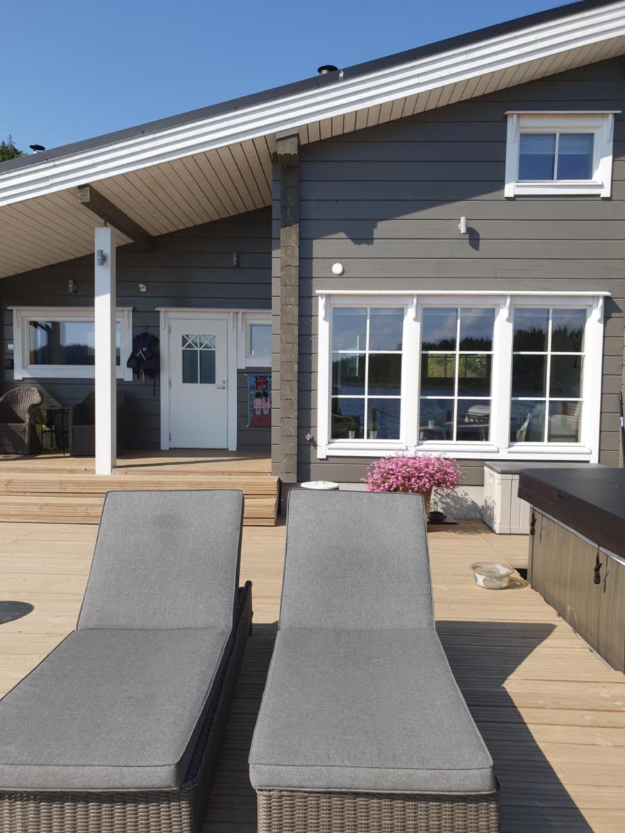 Stunning log cabin 45m2 on the shore of Kallavesi. - Housity