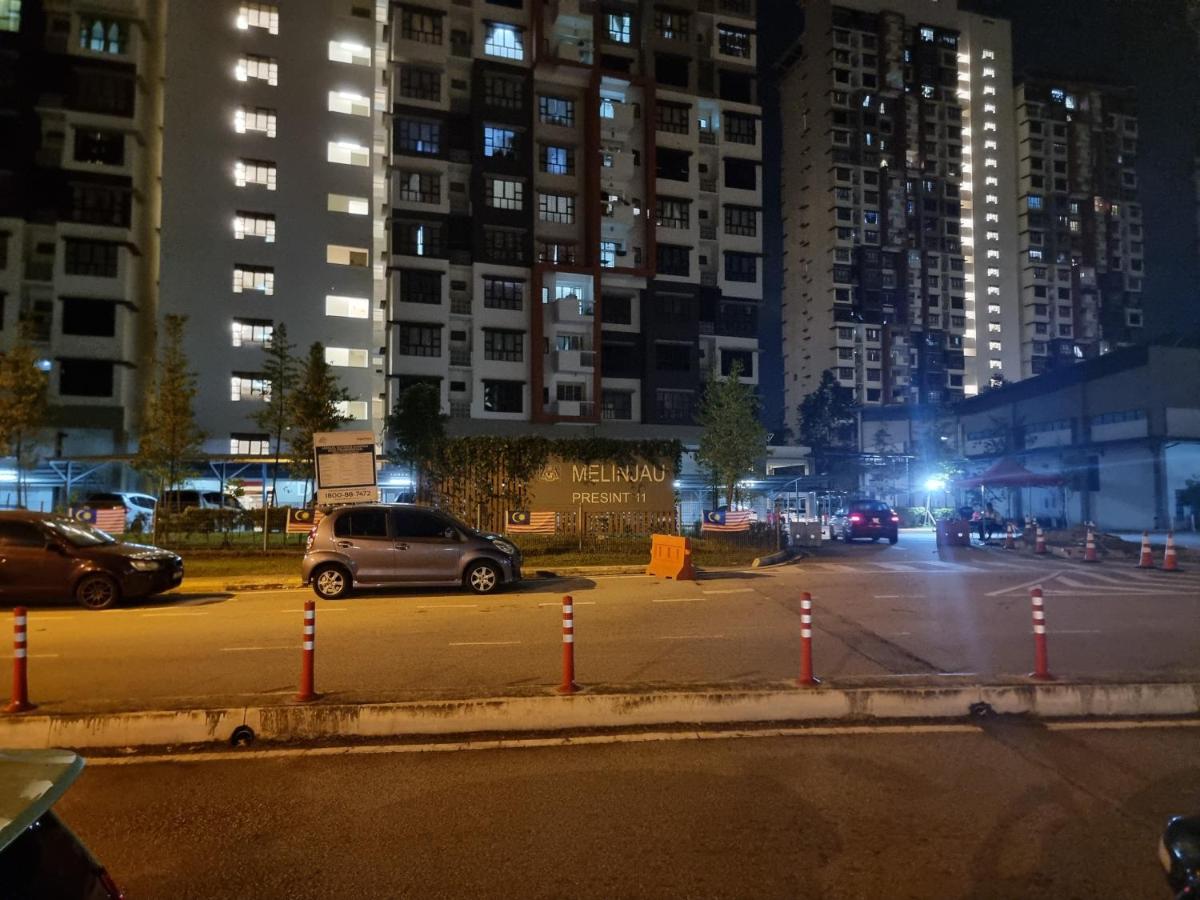 3R2B Entire Apartment Air-Conditioned by WNZ Home Putrajaya for Islamic Guests Only - Housity